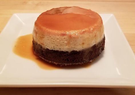 Chocoflan Cupcakes, Mini Chocoflan, Mexican Hot Chocolate Cake, Mexican Cupcakes, Custard Flan, Apple Crisp Bars Recipe, Impossible Cake, Vanilla Flan, Chocolate Cake Batter