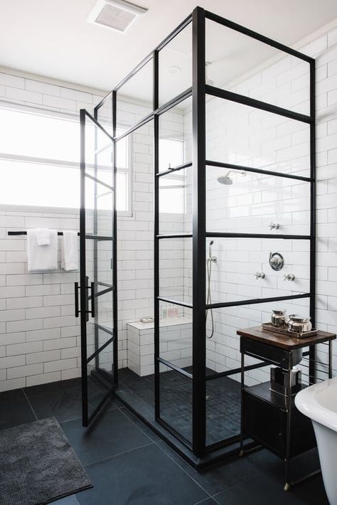 Haha, werde ich haben. In most bathrooms, the shower enclosure is a bit of an afterthought, just a practical solution for keeping water from spraying all over the room. But lately a different kind of shower enclosure is picking up steam — steel framed doors. Bathroom Shower Doors, Black And White Bathroom, Small Showers, Industrial Bathroom, Bad Inspiration, Trendy Bathroom, Interior Design Magazine, Big Thing, Bath Room