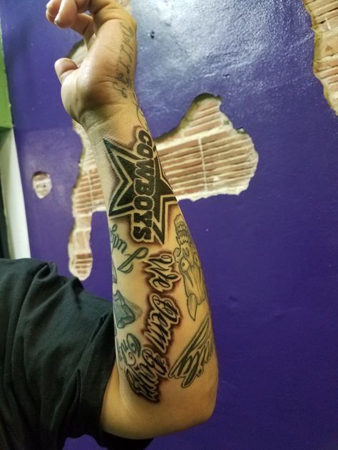 Dallas cowboys we dem boyz tattoo idea Dallas Cowboys Tattoos Men, Cowboys Tattoo, Dallas Cowboys Tattoo, Dallas Tattoo, Heart And Hand, Black Heart Tattoos, Brian Dawkins, Cowboy Tattoos, Cowboys Logo