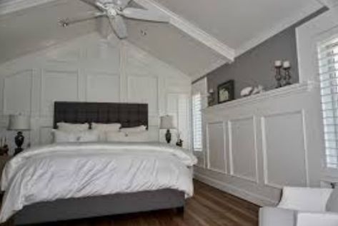 Cathedral Ceiling Bedroom, Bedroom Wainscoting, Wainscoting Wall, Wainscoting Bedroom, Vaulted Ceiling Living Room, Bedroom With Sitting Area, Bedroom Orange, Accent Wall Bedroom, Traditional Bedroom