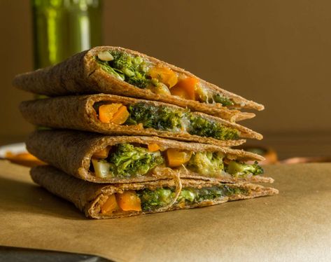 Broccoli Wrap, Cheese Quesadilla Recipe, Spinach Enchiladas, Cheese Broccoli, Keema Recipes, Homemade Guacamole Recipe, Vegetarian Mexican, Quesadilla Recipe, Bell Pepper Recipes