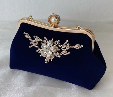 Royal Handbags, Kiss Lock Purse, Fancy Clutch, Purse Design, Wedding Handbag, Vintage Evening Bags, Floral Handbags, Stylish Purse, Wedding Purse