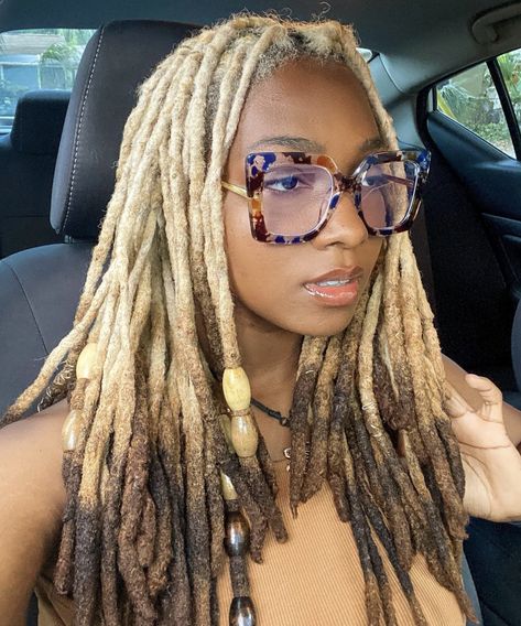 Long Dread Hairstyles Black Women, Blonde Roots Dark Ends Locs, Long Locs Black Women, Blonde Locs Black Women, Two Tone Locs, Colored Locs, Hairstyle For Men, Beautiful Dreadlocks, Short Locs Hairstyles