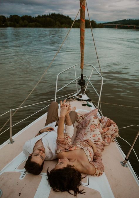 Yacht Photoshoot, Boat Engagement Photos, Cruise Photography, Sailboat Photography, Boat Photoshoot, Boat Photography, Couple Cruise, Boat Wedding, Boat Pics