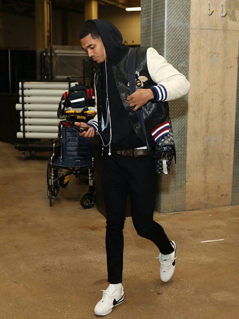 Jordan Clarkson wearing Nike Cortez Nike Cortez Outfit Men Street Style, Nike Cortez Outfit, Nike Cortez Mens, Nike Street Style, Cortez Nike, Nike Clothes Mens, Jordan Clarkson, Nba Outfit, Nba Fashion