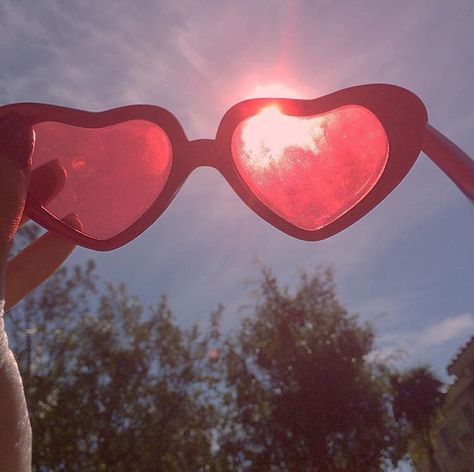 Sunglasses For Your Face Shape, Shaped Sunglasses, Heart Shaped Sunglasses, Indie Aesthetic, Vintage Americana, Cherry Bomb, Red Aesthetic, Retro Aesthetic, Aesthetic Vintage