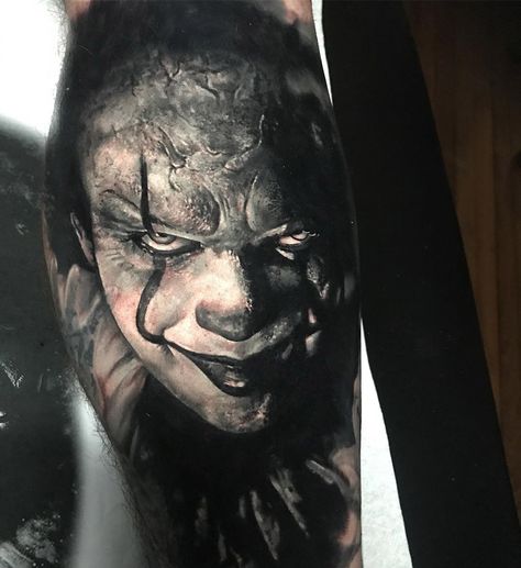 Pennywise from the It movie, realistic b&g mens forearm piece by Damon Holleis, an artist based in Sydney, Australia. Stephen King Tattoos, Pennywise Tattoo, Chicanas Tattoo, Horror Movie Tattoos, Portrait Tattoos, Clown Tattoo, Movie Tattoos, Pennywise The Clown, Scary Clown