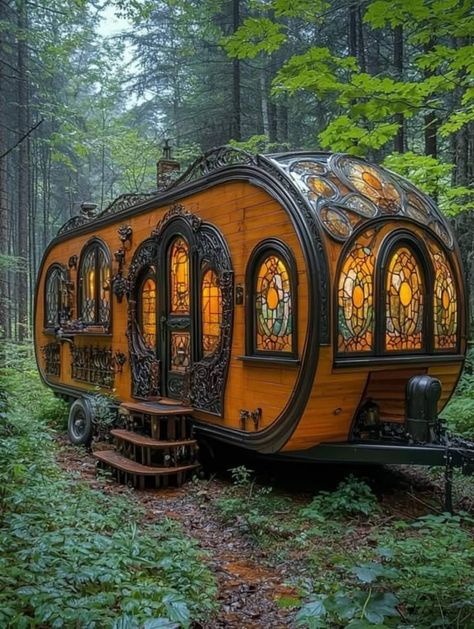 Weird Houses, Fairytale Houses, Interesting Houses, Cute Cottages, Fairytale House, Unusual Homes, Camper Living, Hobbit House, She Sheds