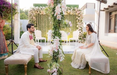 Nikkah Separation Decor, Outdoor Nikkah Decor Ideas, Outdoor Nikkah Setup, Garden Nikkah Decor, Outdoor Nikkah Decor, Garden Nikkah, Outdoor Pakistani Wedding, Nikah Setup, Nikkah Partition