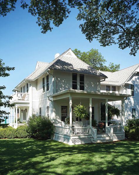 This thoughtfully-revived home on Shelter Island, New York, has all the hallmarks of a family retreat to be relished for generations to come Alfredo Paredes Shelter Island, Emo Mermaid, Island Homes, Shelter Island, Mermaid Beach, Island Home, Beach Town, Alfredo, A Family