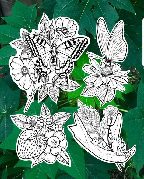 Butterfly And Foliage Tattoo, Tattoo Portfolio Apprentice, Floral Tattoo Flash, Tattoo Designs Drawings Sketches, Flor Tattoo, Hipster Tattoo, Traditional Tattoo Designs, Insect Tattoo, Witch Tattoo