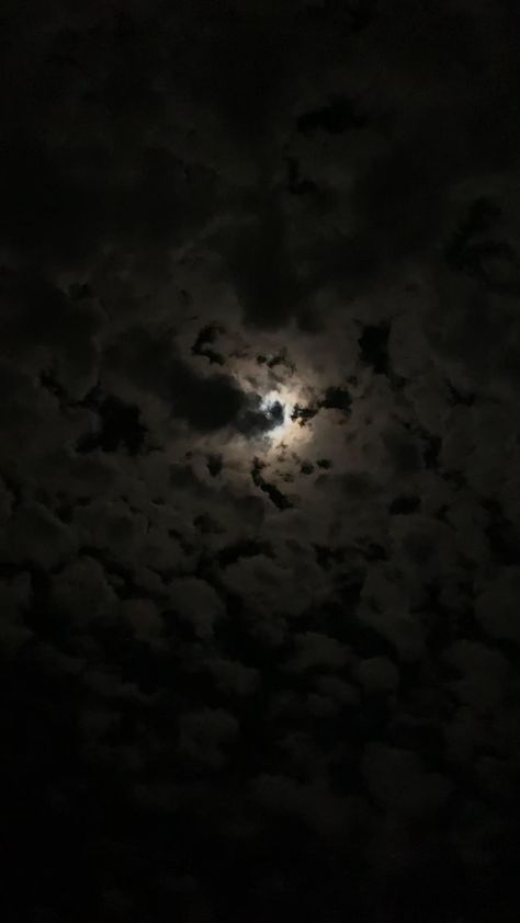 iPhone cam Night Star Video, Moon Snapchat Story Video, Night Skies Videos, Night Sky Snapchat, Cloudy Moon Night Skies, Night Aesthetic Snapchat, Night Sky Snapchat Story, Moon Videos Night, Night Moon Aesthetic Video