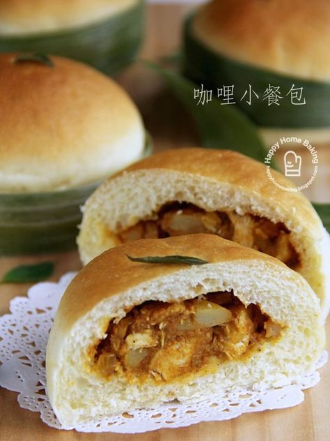 Curry Buns Savory Buns, Cafe Items, Filled Buns, Chicken And Potato Curry, Curry Buns, Ebelskiver Recipe, Chinese Pastry, Chicken Buns, Custard Buns