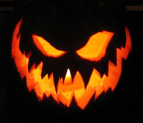 Horror Pumpkin, Scary Halloween Pumpkins, Halloween Pumpkin Carving Stencils, Pumkin Carving, Labu Halloween, Scary Pumpkin Carving, Halloween Fest, Pumpkin Carving Designs, Pumpkin Carving Ideas