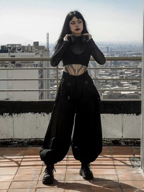 Cyberpunk Clothes Women, Parkour Outfit Women, Cyberpunk 2077 Outfit Women, Cyberpunk Streetwear Women, Cybergrunge Aesthetic, Cyberpunk Outfits Female, Cyberpunk Corporate, Cyberpunk Outfit Aesthetic, Cyberpunk Outfit Design