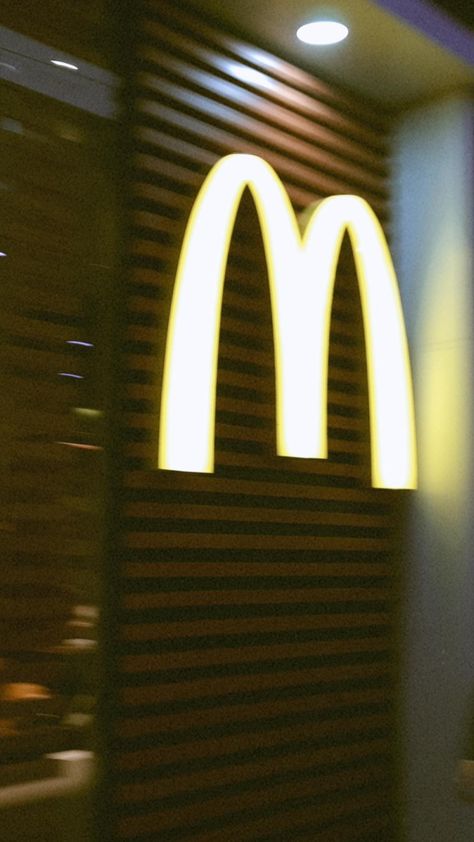 McDonald's aesthetic Mcdonalds Worker Aesthetic, Mcdonald's Fake Story, Mystic Landscape, Mcdonalds Aesthetic, Mcdonald's Aesthetic, Fake Pics, House Outer Design, Hidden Photos, Outer Design