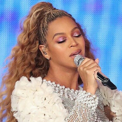 Jayz Beyonce, Braid Pony, Beyonce Braids, Fan Behavior, Beyonce Coachella, Vacation Hair, Classy Hair, Braid Videos, Vacation Hairstyles