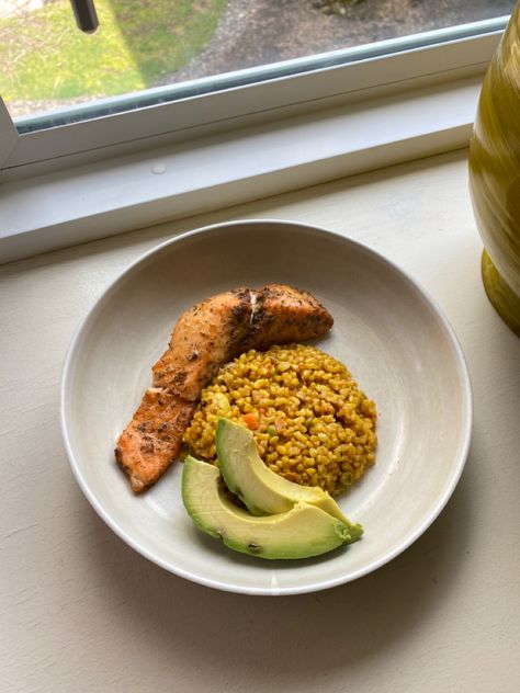 Salmon Rice Avocado, Vegetables Aesthetic, Rice Salmon, Salmon And Avocado, Rice Avocado, Short Grain Brown Rice, Rice And Veggies, Rice And Vegetables, Salmon Rice