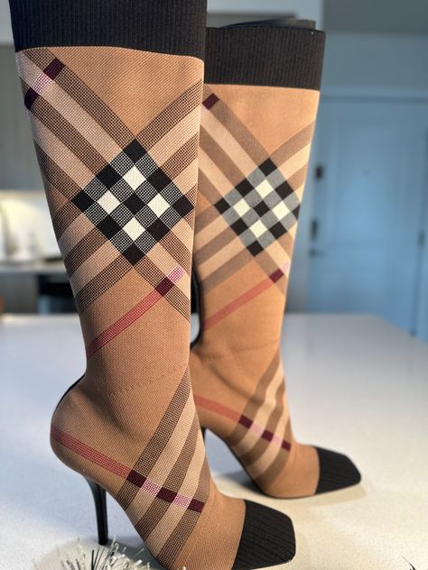 Burberry Boots Outfit, Burberry Outfits, Knew High Boots, Burberry Boots, Fall Lookbook, Knit Boots, Sock Boots, Burberry Shoes, Thanksgiving Outfit