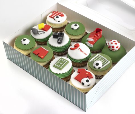 Ronaldo Cupcakes, Football Cake Design, Liverpool Cake, Superbowl Cake, Soccer Cupcakes, Football Cupcake, Football Themed Cakes, Sport Cupcakes, Easy Cupcakes Decoration