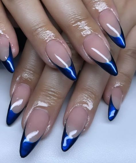 Blue Holographic French Tip Nails, Saturno Nails Blue, Blue Chrome Nails Tips, French Blue Chrome Nails, Navy Blue Chrome Nails French Tip, Blue French Tip Ideas, Metallic Blue French Tips, Blue French Design Nails, Blue Chrome French Tip Nails Almond