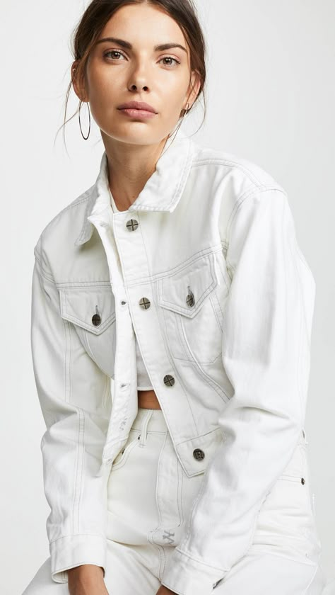 White Jeans Jacket, White Jean Jacket, Beige Outfit, Denim Trucker Jacket, White Denim Jacket, Wedding Guest Looks, Jeans Jacket, Jacket Outfit, Cool Jackets