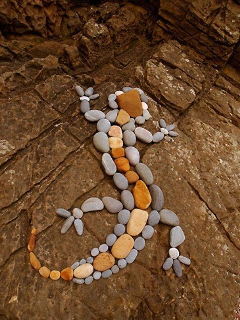 River Rock Garden, نباتات منزلية, Art Pierre, Deco Nature, Pebble Mosaic, Rock Garden Landscaping, Diy Gardening, Diy Yard, Memorial Garden