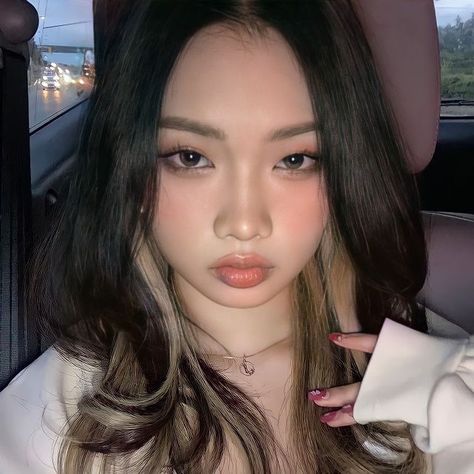 Asian Hair Dye, Hair Color Asian, Peekaboo Hair, Hair Inspiration Long, Foto Poses, Dye My Hair, Asian Hair, Hair Inspiration Color, Hair Inspo Color