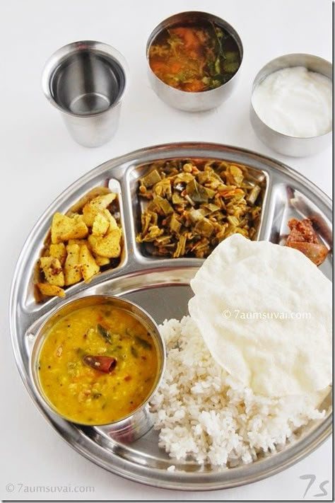 South Indian Lunch, Healthy Mixed Drinks, Food Thali, South Indian Thali, Chennai Food, Indian Food Menu, Chai Time, Afternoon Lunch, Indian Thali