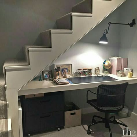 Desk Under Stairs, Rec Room Basement, Small Basement Design, تحت الدرج, Under The Stairs, Basement Apartment, Small Basements, Basement Stairs, Stair Case