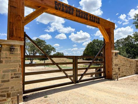 Ranch Entrance Ideas Entry Ways, Cattle Gates Ideas, Security Gates Entrance, Custom Gates Entrance, Barn Gates, Ranch Entryway, Ranch Front Gate Entrance, Gate Entry Ideas, Property Entrance Ideas