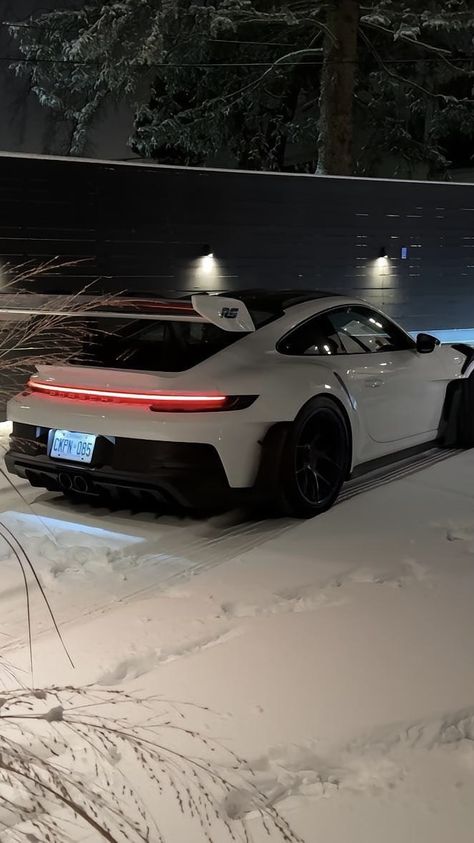 Porshe White Car, Porsche Snow Wallpaper, Porsche Live Wallpaper, Porshe Car Wallpaper, Porsche Turbo S Wallpaper, Best Phone Wallpaper For Men, Luxury Astethic, Aesthetic Porsche Wallpaper, Porshe Aesthic