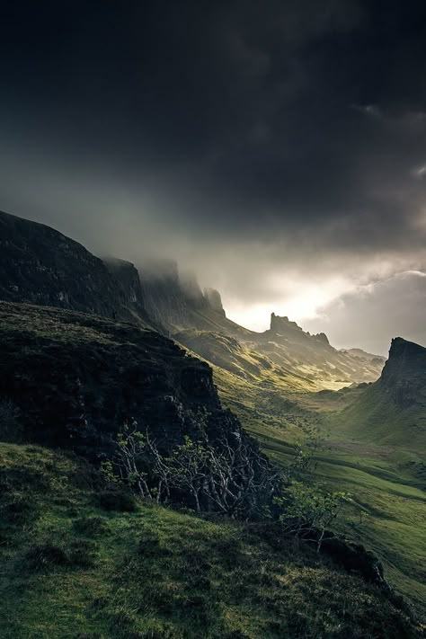 Scottish Countryside, Image Nature, Dark Clouds, Voyage Europe, Jrr Tolkien, Photo Images, Pretty Places, Outlander, Beautiful World