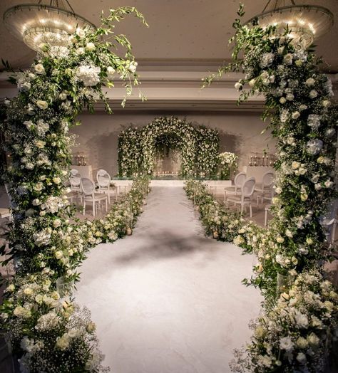 Entrance Decor Wedding, Shadi Decor, Bridal Flower Arrangements, Green Wedding Decorations, Nikah Decor, Wedding Gate, Reception Stage Decor, Dream Wedding Reception, Wedding Hall Decorations