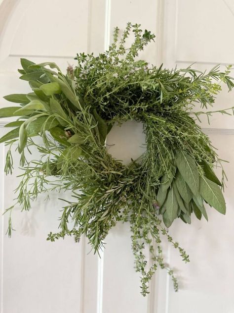 Fresh Herb Wreath, Diy Rosemary Wreath, Rosemary Christmas Decor, Rosemary Wreaths, Herb Wreaths, Lavender Door, Rosemary Wreath, Sunflower Wreath Diy, Pumpkin Wreath Diy