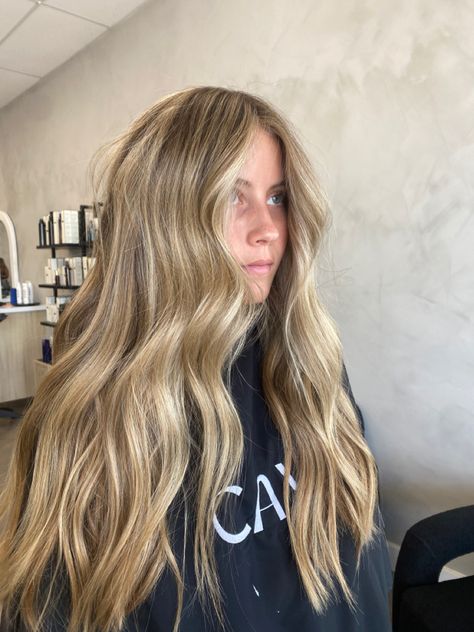 Beachy Hair Highlights, Honey Dirty Blonde Hair, Surfer Blonde Hair, Blonde Dimensional Hair, Dirty Blonde Hair Ideas, Dishwater Blonde, Dimensional Hair, Summer Blonde Hair, Beachy Hair