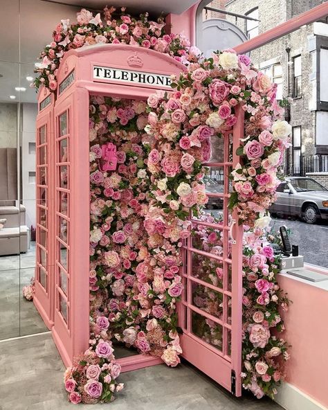 La vie est belle on X: "https://t.co/thoj0JVk2a" / X Pink Telephone, Luxury Florists, Telephone Booth, Flower Bomb, Phone Booth, Aesthetic Japan, House Decorations, Bridal Inspo, House Designs