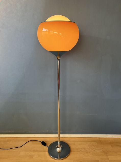 Listed on VNTG.com: Vintage Guzzini Flash 'Bud Grande' Space Age Floor Lamp | #vntg #vintage Mid Century Orange, Mid Century Flooring, Pink Space, Adjustable Floor Lamp, Vintage Floor Lamp, Floor Light, Floor Table, Glass Pendant Lamp, Black Floor Lamp