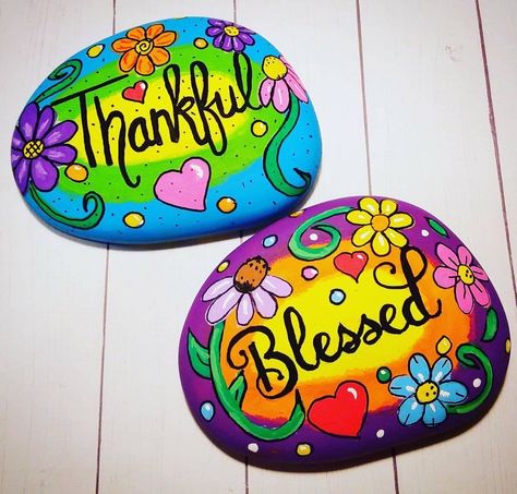 Family Rock Painting Ideas, Rock Affirmations, Painted Quotes, Painted Bricks Crafts, Painted Stepping Stones, Brick Crafts, Rock Games, Shell Painting, Prayer Garden