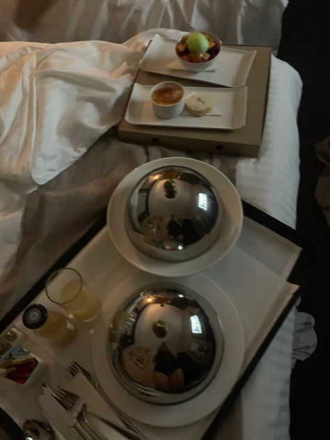 food. room service. hotel. Hotel Room Service Aesthetic, Hotel Asthetics, Room Service Aesthetic, Service Aesthetic, Hotel Room Service, Silver Platters, Vision Board Photos, Wink Wink, Hotel Room