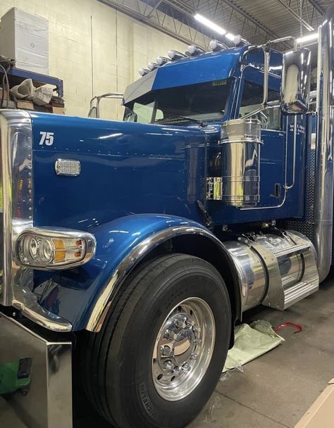 Peterbilt 389, Towing Service, Big Rig Trucks, Dump Trucks, Milwaukee Wi, Heavy Truck, Big Rig, Diesel Trucks, Peterbilt