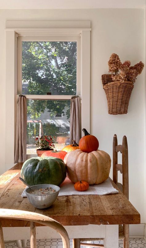 Autumn Farmhouse Aesthetic, Fall Farmhouse Aesthetic, Autumn Kitchen Aesthetic, Fall Cottage, Fall Pumpkin Decor, Autumn Instagram, Pumpkin Decor, Fall Inspo, Fall Feels