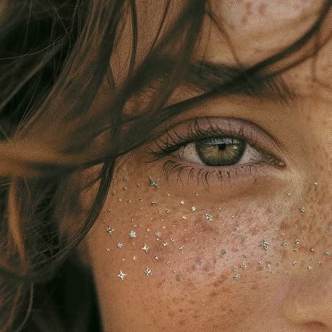 Fazit on Instagram: "��💥 Get the layered look! How do our Silver Speckles look over natural freckles? Enhance your natural beauty marks with some silver specks. The freckle speckle look!" Gem Freckles Makeup, Glitter Freckles Makeup, Cute Freckles Aesthetic, Sparkle Freckles, Eleanor Aesthetic, Tan Freckles, Void Walker, Star Freckles, Gold Freckles