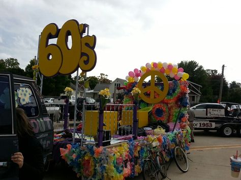 60's theme parade float complete with to 60's bicycles Woodstock Parade Float, Decades Float Ideas, 60s Homecoming Theme, Decades Homecoming Float, 70s Float Parade, Glastonbury Party, Homecoming Float Ideas, Hoco Floats, Parade Float Theme