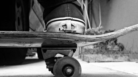 Skateboard Wallpaper Laptop, Skate Aesthetic Wallpaper, Skate Wallpaper, Skater Boy Aesthetic, Skateboarding Photography, Skateboard Wallpaper, Skate Photography, Skateboard Pictures, Bones Brigade