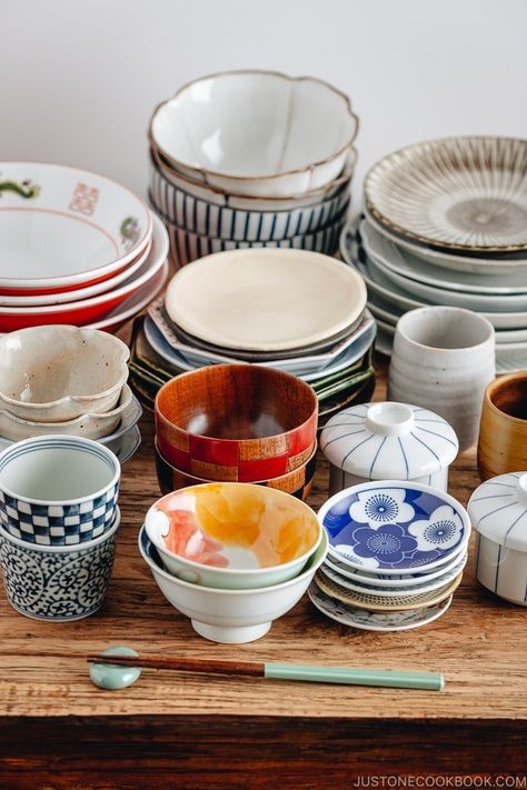 Japanese Dinnerware, Japanese Dinner, Japanese Dining, Japanese Table, Easy Japanese Recipes, Japanese Plates, Shabu Shabu, Japanese Bowls, Dining Ware