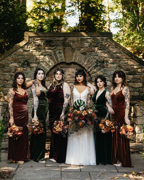 Reverse Wedding Colors, Moody Maroon Wedding, Goth Chic Wedding, Romantic Halloween Wedding, October Wedding Bridal Party, Dark Earth Tone Wedding, Moody Rustic Fall Wedding, Moody Wedding Bridesmaids Dresses, Moody October Wedding