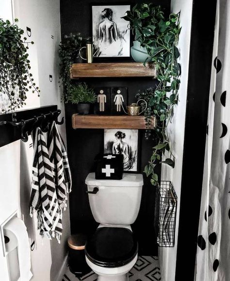 Tiny Toilet Room Decorating Ideas, Black Boho Bathroom Decor, Goth Bathroom Ideas, Bathroom Dressing Area, Goth Bathroom, Spooky Bathroom, Drømme Bad, Gothic Farmhouse, Black And White Bathroom