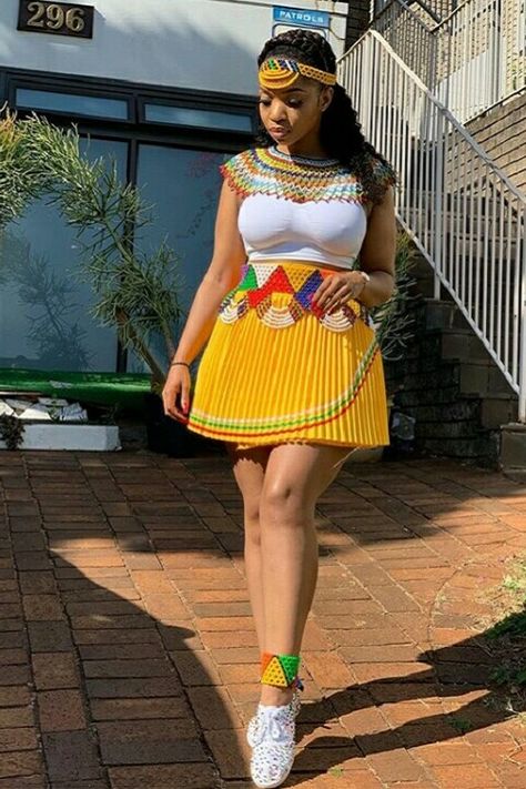 Zulu Traditional Attire Umemulo, Zulu Traditional Attire African Women, Traditional Attire African, Zulu Attire, Zulu Traditional Attire, Zulu Wedding, Xhosa Attire, Mousse Cups, African Bridal Dress