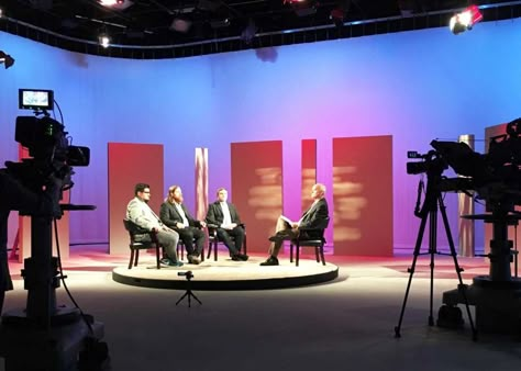 San Antonio’s public TV station launching ‘neutral’ local news show - San Antonio Express-News News On Tv, News Station Aesthetic, Talk Show Aesthetic, Documentary Interview Set Up, Public Access Tv, The Newsroom Tv Show, Tv News Studio Set Design, Documentary Interview Lighting, 90s Television Set